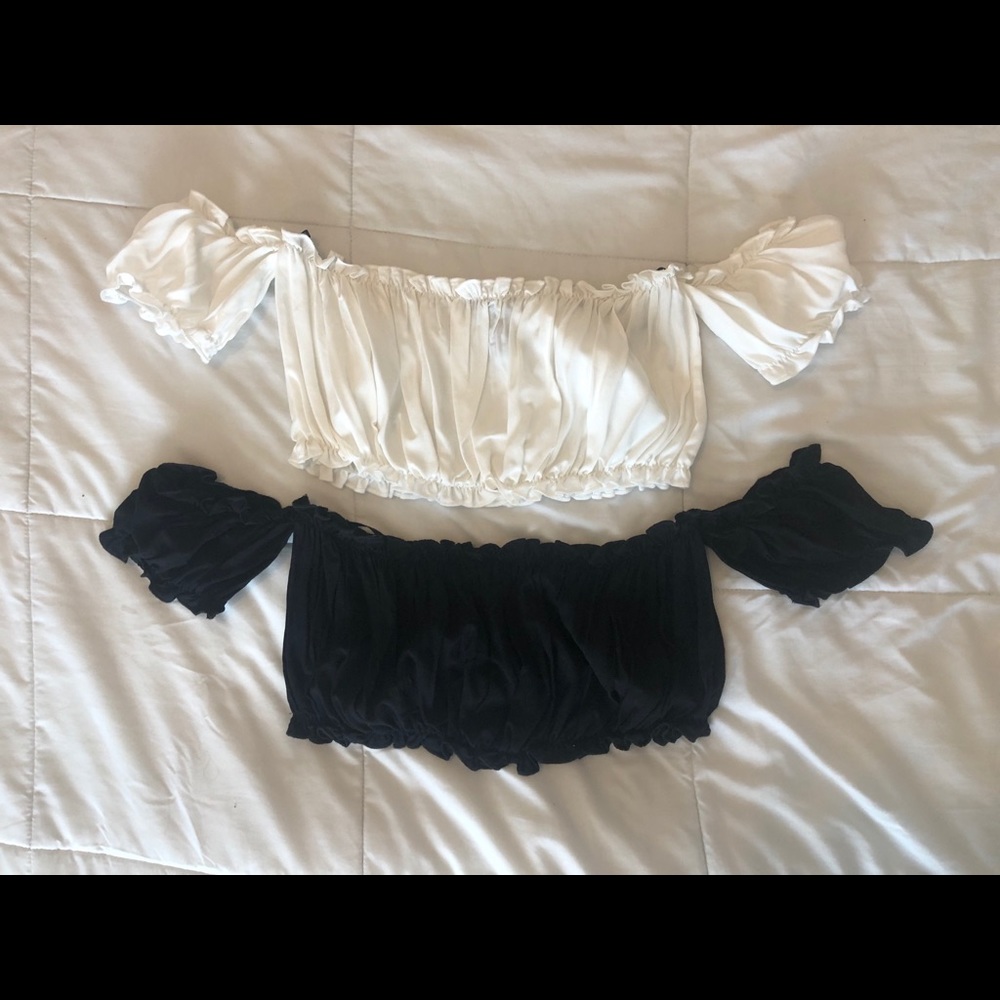 (2 pack) Forever 21 Off The Shoulder Crop Top 🤍🖤